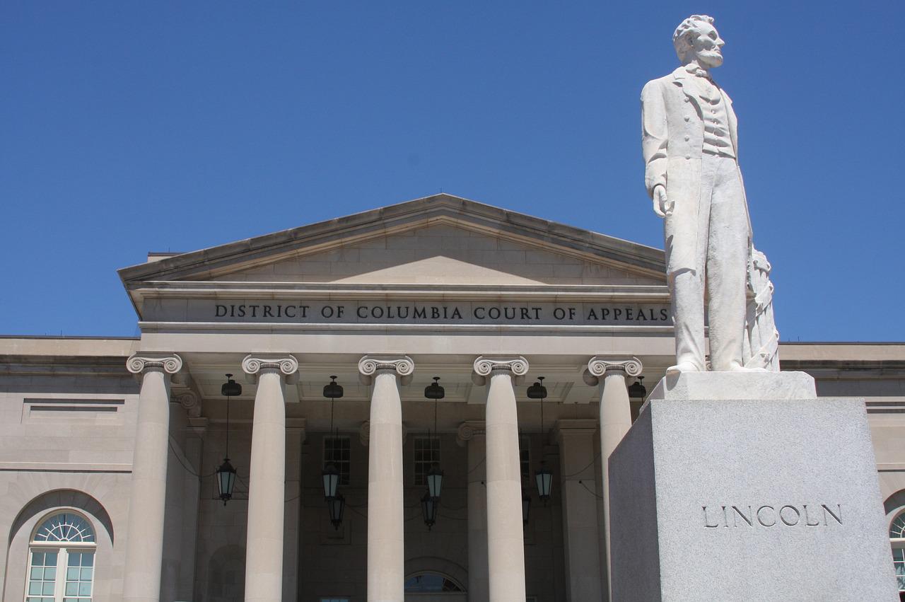 Frontview of a Courthouse With a Statue of Abraham Lincoln